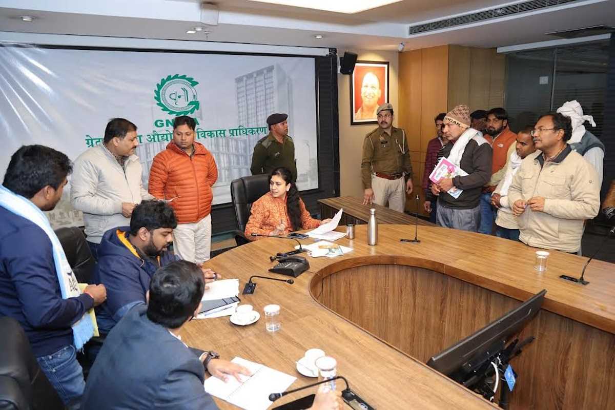 सीईओ ने ठंड को देखते हुए और जगहों पर अलाव जलाने के दिए निर्देश